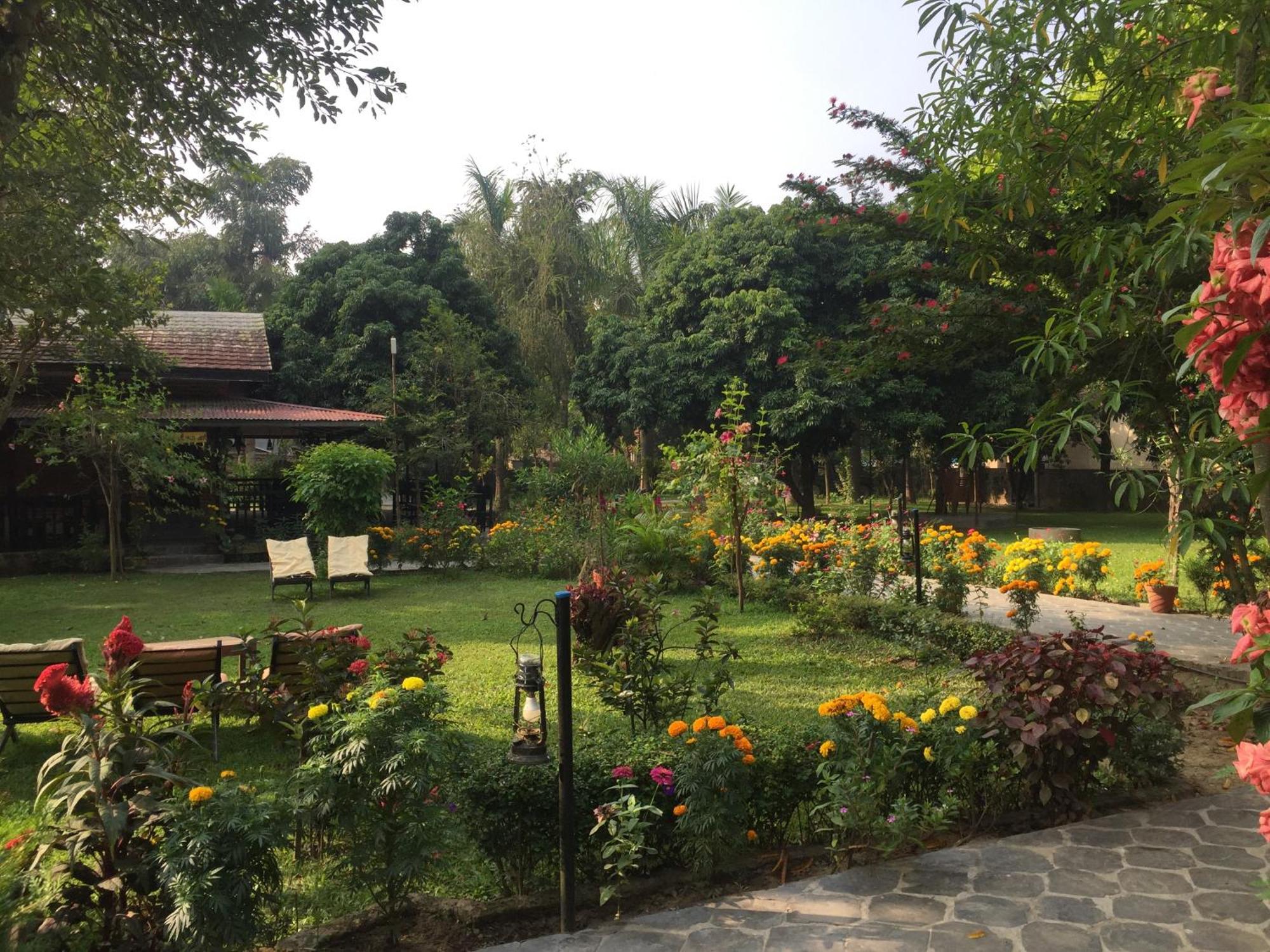 Chautari Garden Resort Sauraha Buitenkant foto